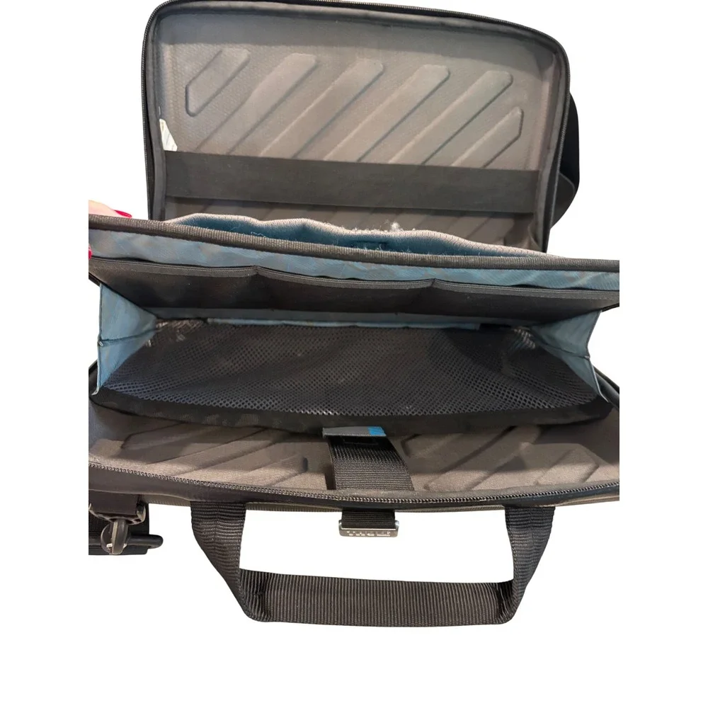 Thule Gauntlet 13 inch MacBook Pro Attache Case Black Hard Shell Laptop Bag